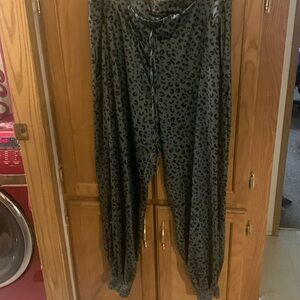 Green cheetah print lounge pant 🐆